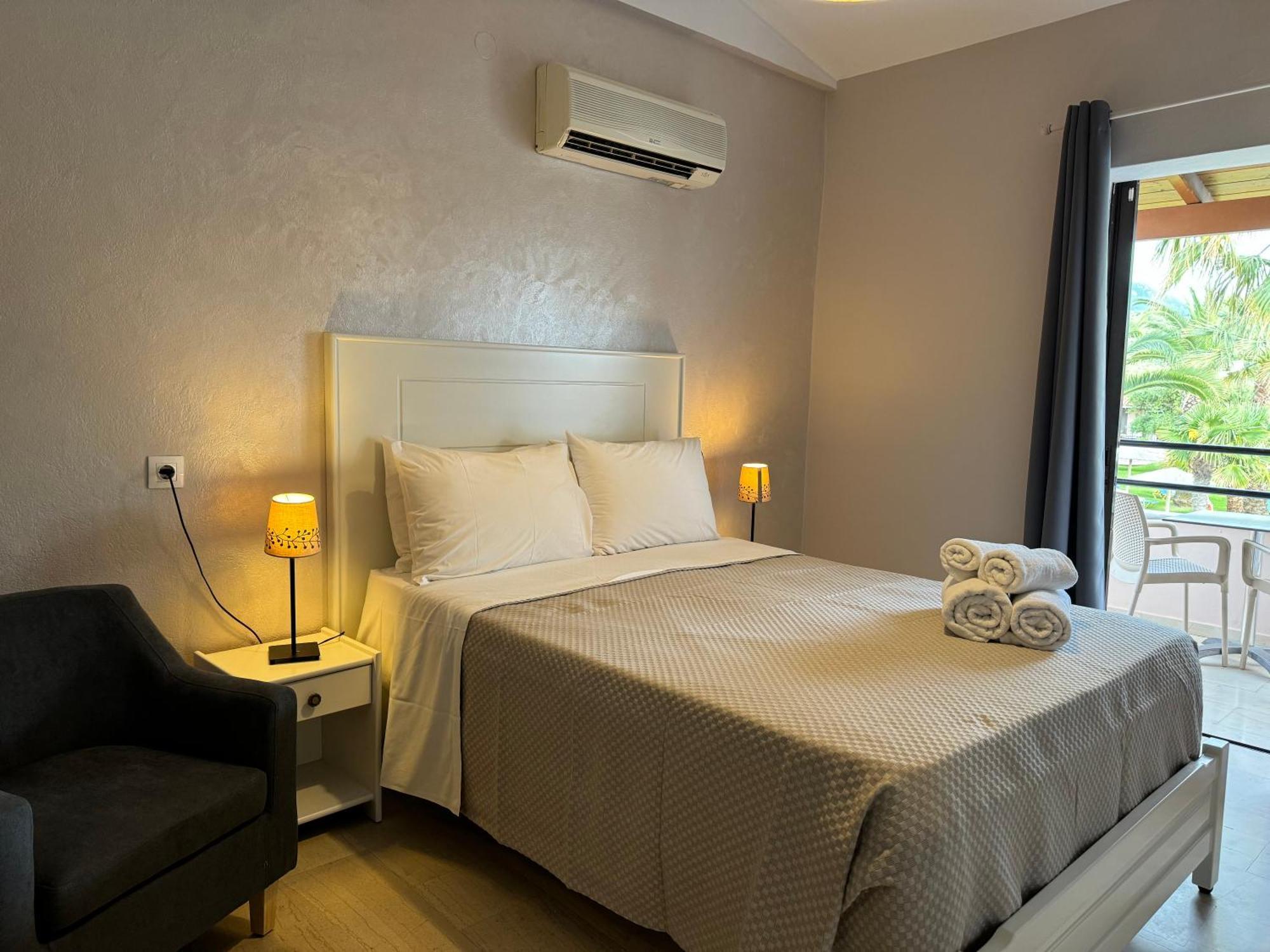 Elizabeth Aparthotel Roda  Exterior photo